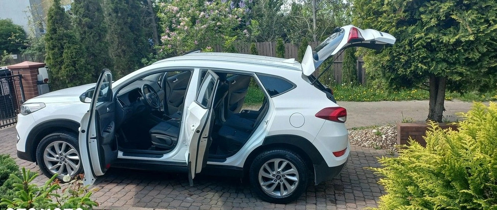 Hyundai Tucson cena 48700 przebieg: 235000, rok produkcji 2016 z Piława Górna małe 781